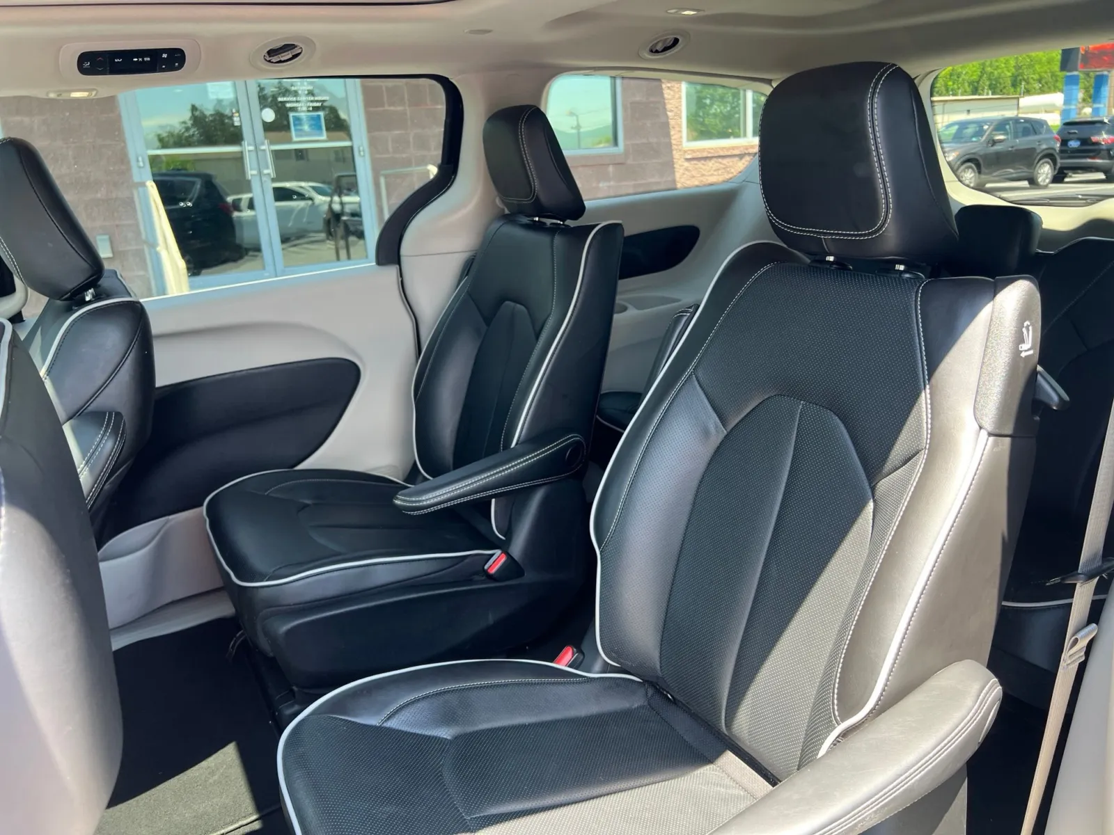 2023 Chrysler Pacifica Hybrid Limited — photo 24