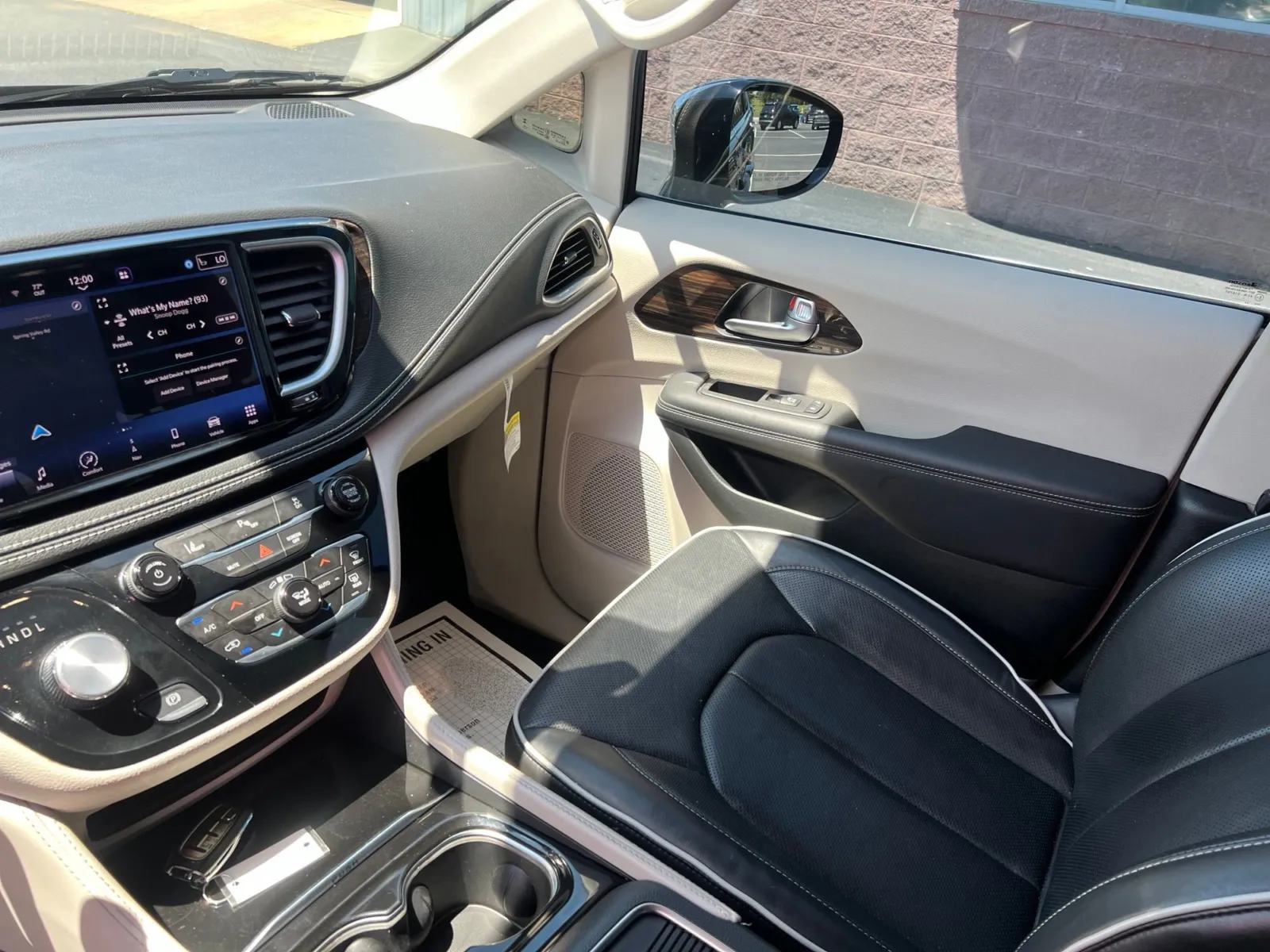 2023 Chrysler Pacifica Hybrid Limited — photo 10