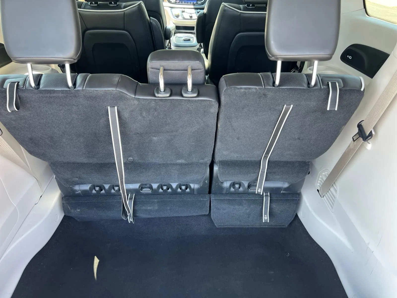 2023 Chrysler Pacifica Hybrid Limited — photo 29