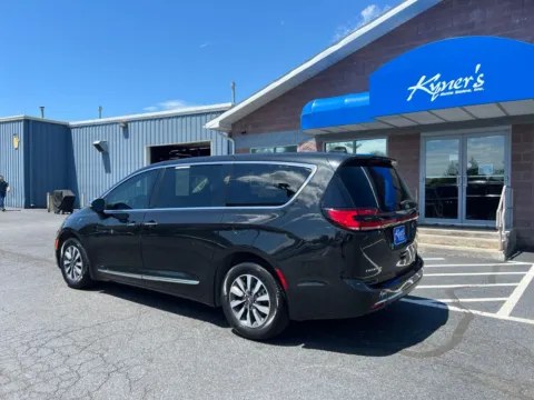 Another view of 2023 Chrysler Pacifica Hybrid Limited for sale in Chambersburg, PA at Kyner's Auto Sales, Inc.