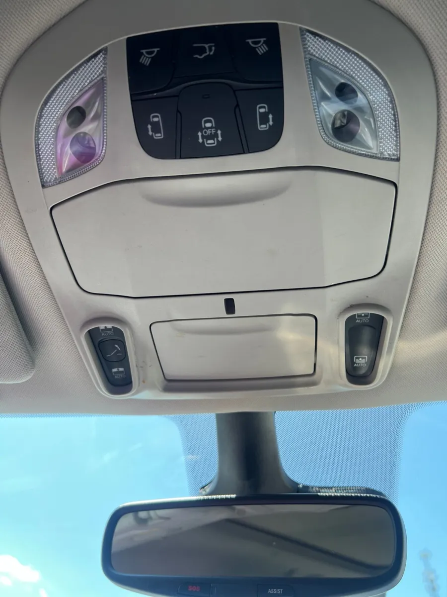 2023 Chrysler Pacifica Hybrid Limited — photo 19