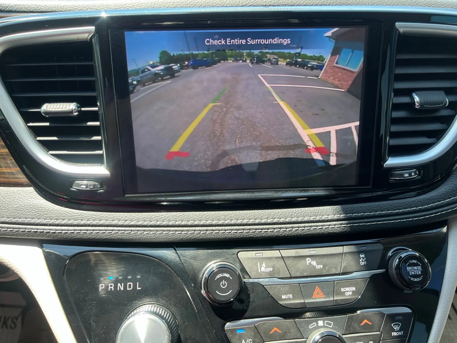2023 Chrysler Pacifica Hybrid Limited — photo 15