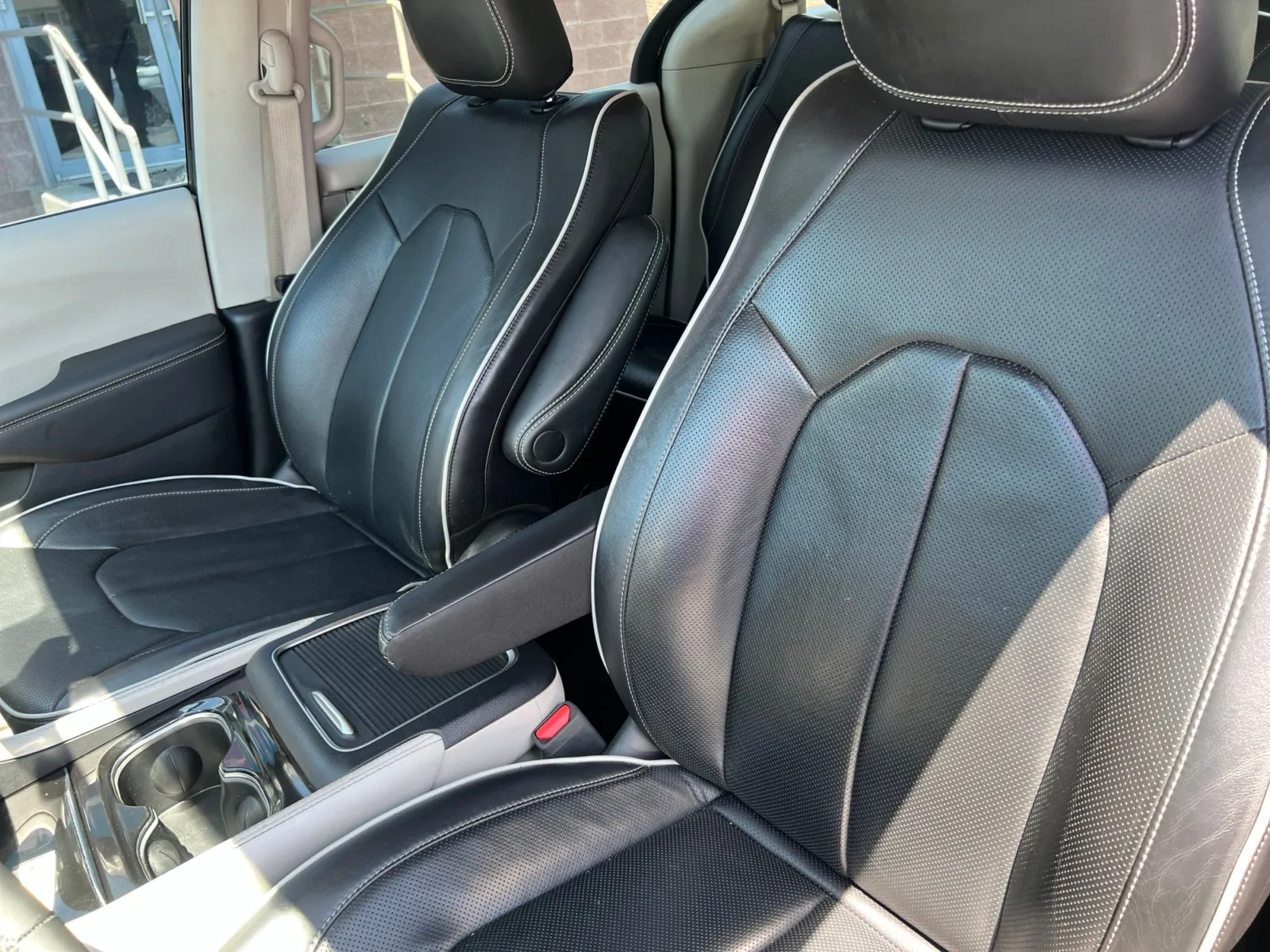 2023 Chrysler Pacifica Hybrid Limited — photo 11