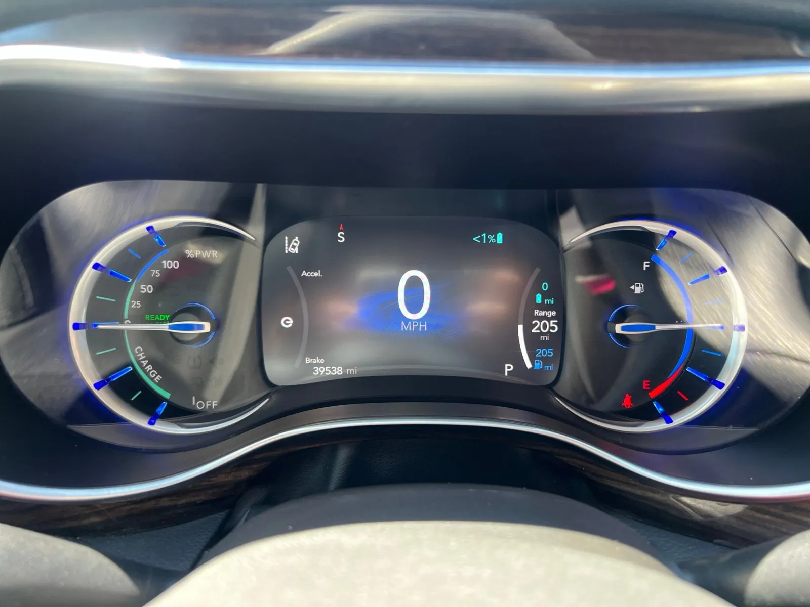 2023 Chrysler Pacifica Hybrid Limited — photo 12