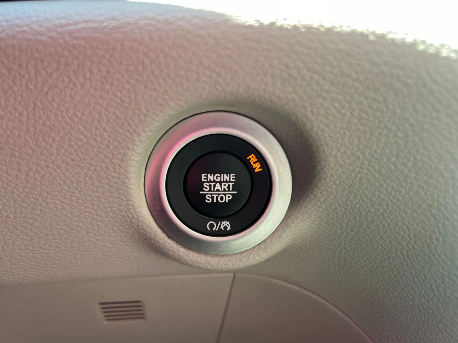 2023 Chrysler Pacifica Hybrid Limited — photo 18