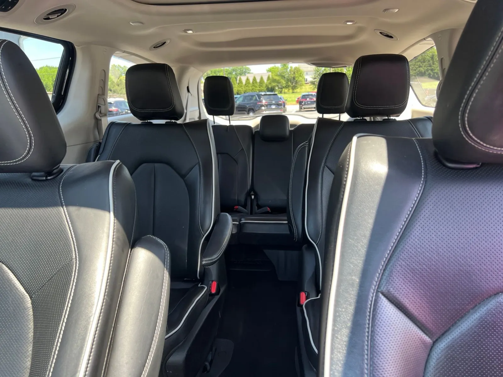 2023 Chrysler Pacifica Hybrid Limited — photo 23