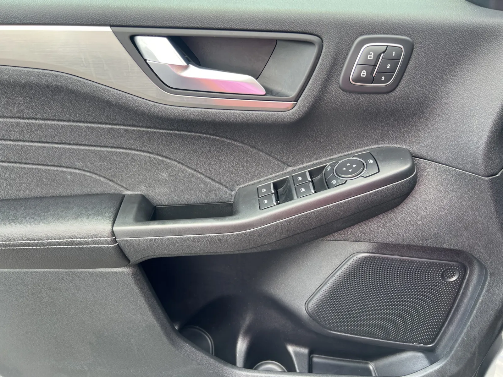 2022 Ford Escape Titanium — photo 19