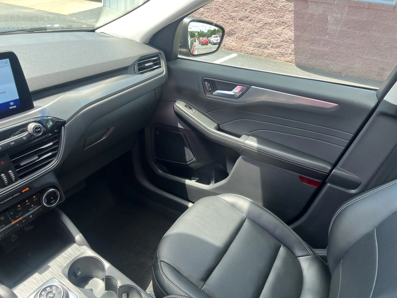 2022 Ford Escape Titanium — photo 10