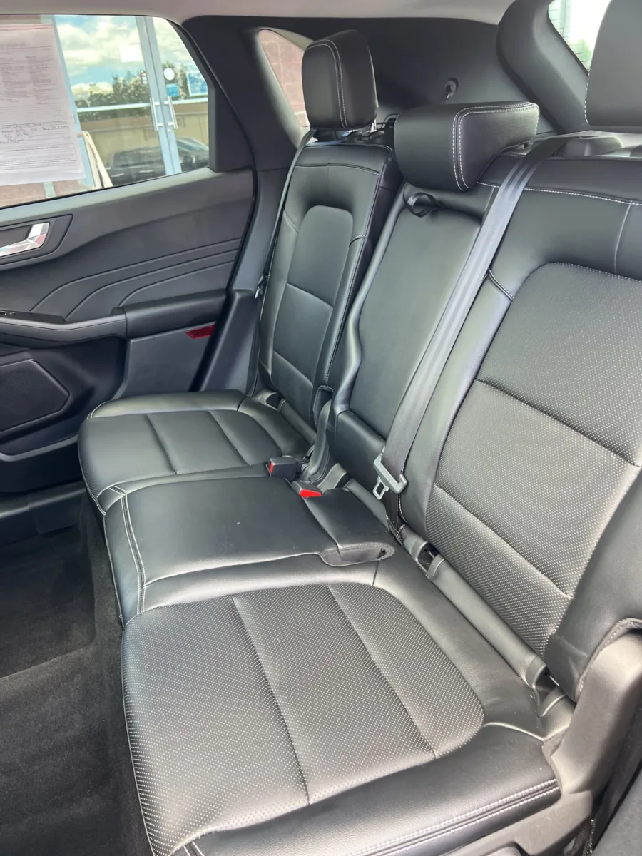 2022 Ford Escape Titanium — photo 23