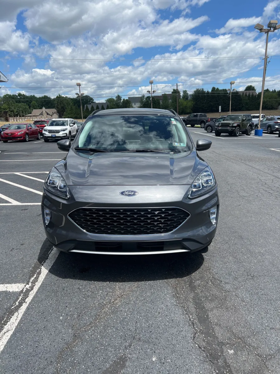 2022 Ford Escape Titanium — photo 9