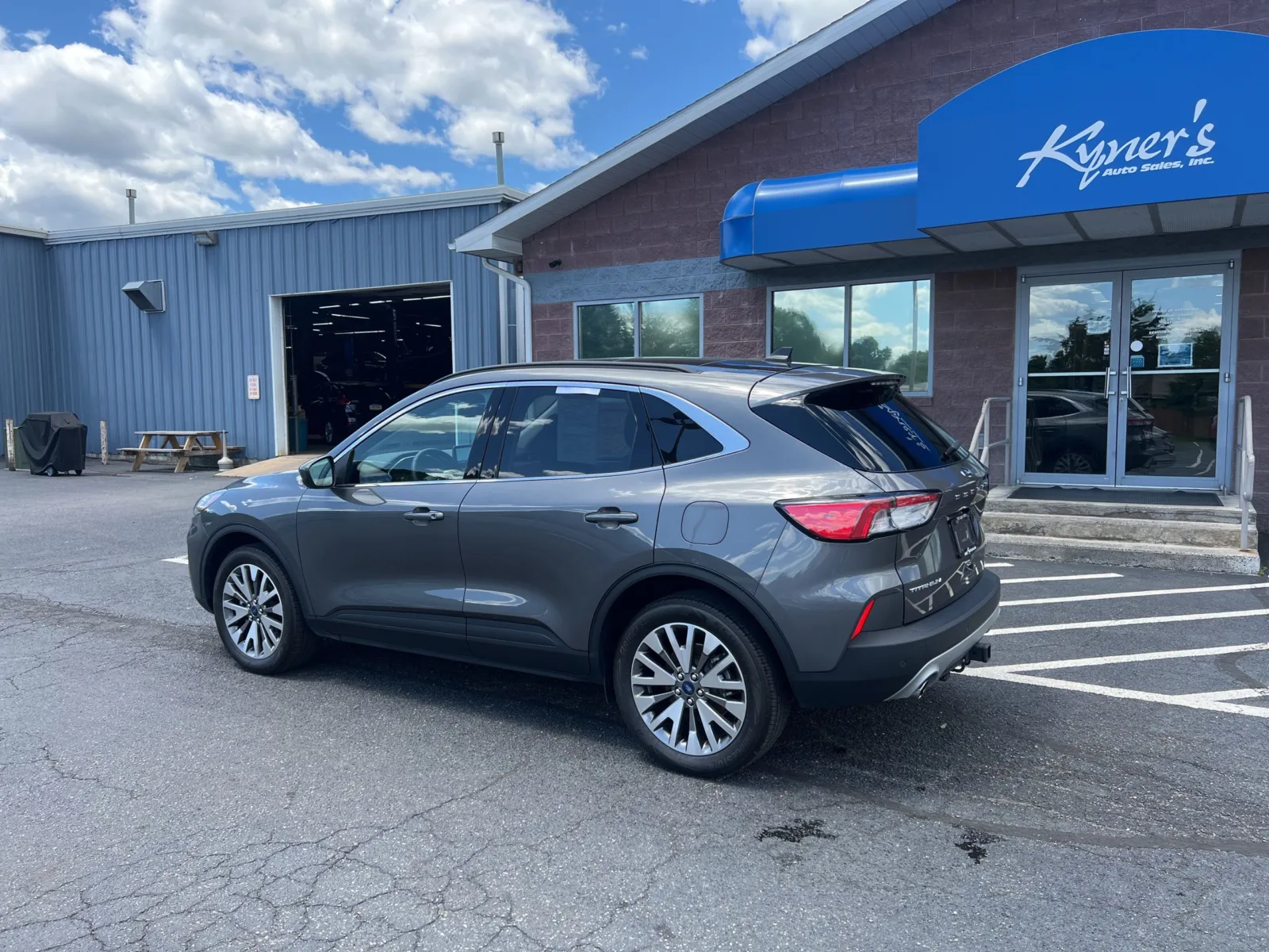 2022 Ford Escape Titanium — photo 4