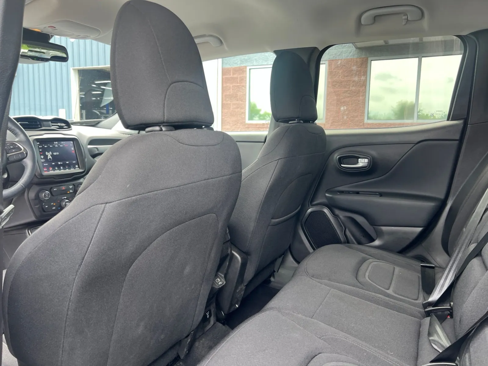 2022 Jeep Renegade Latitude — photo 23