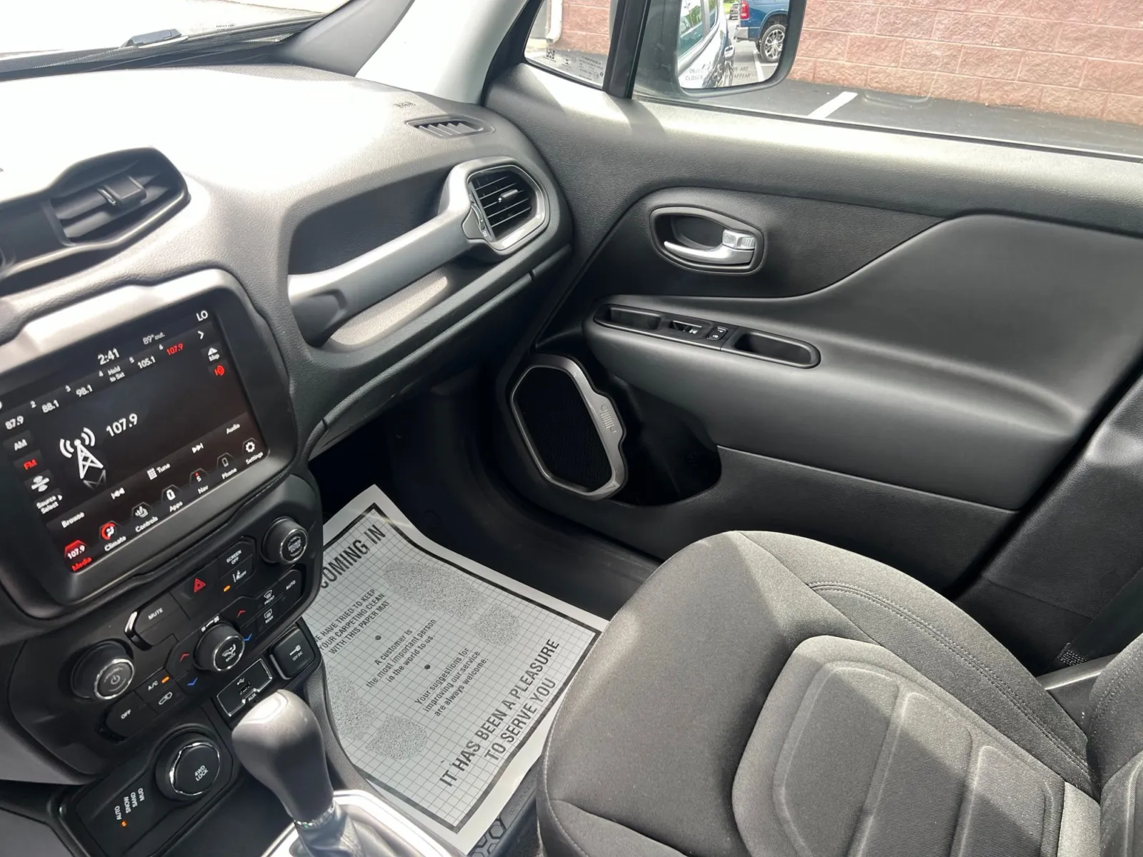 2022 Jeep Renegade Latitude — photo 10