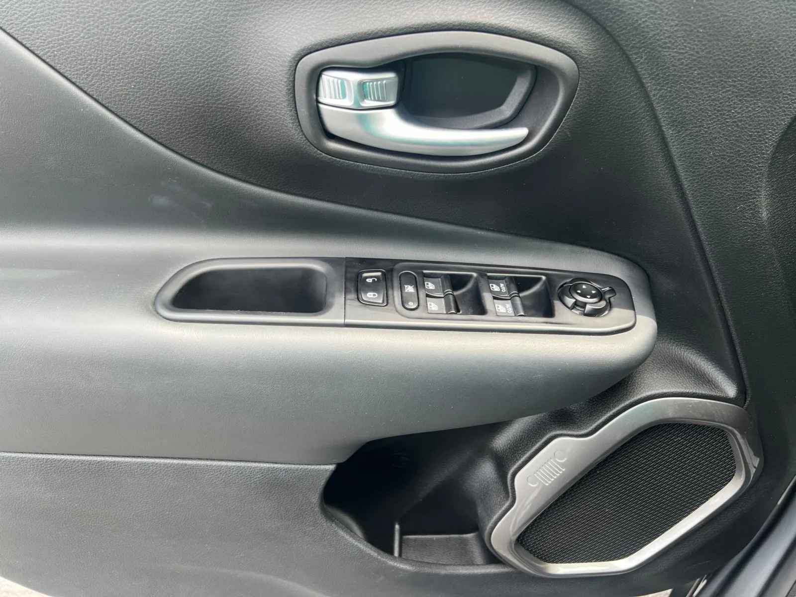 2022 Jeep Renegade Latitude — photo 21