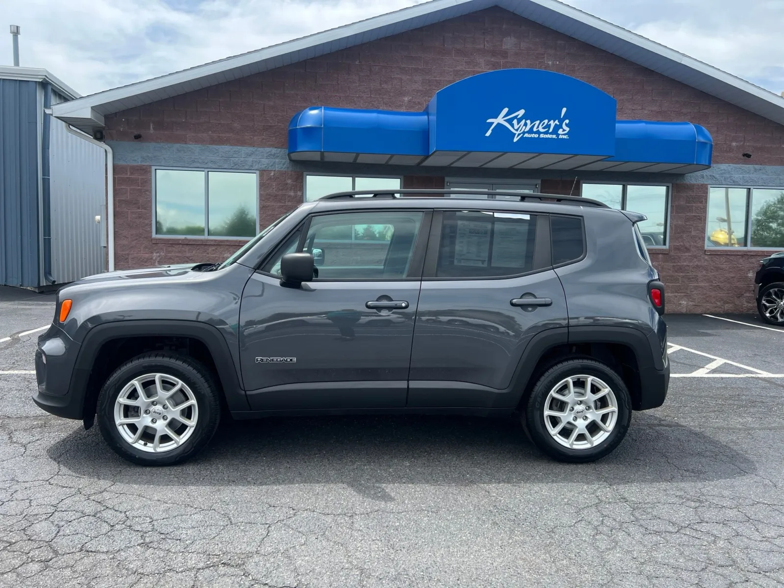 2022 Jeep Renegade Latitude — photo 3