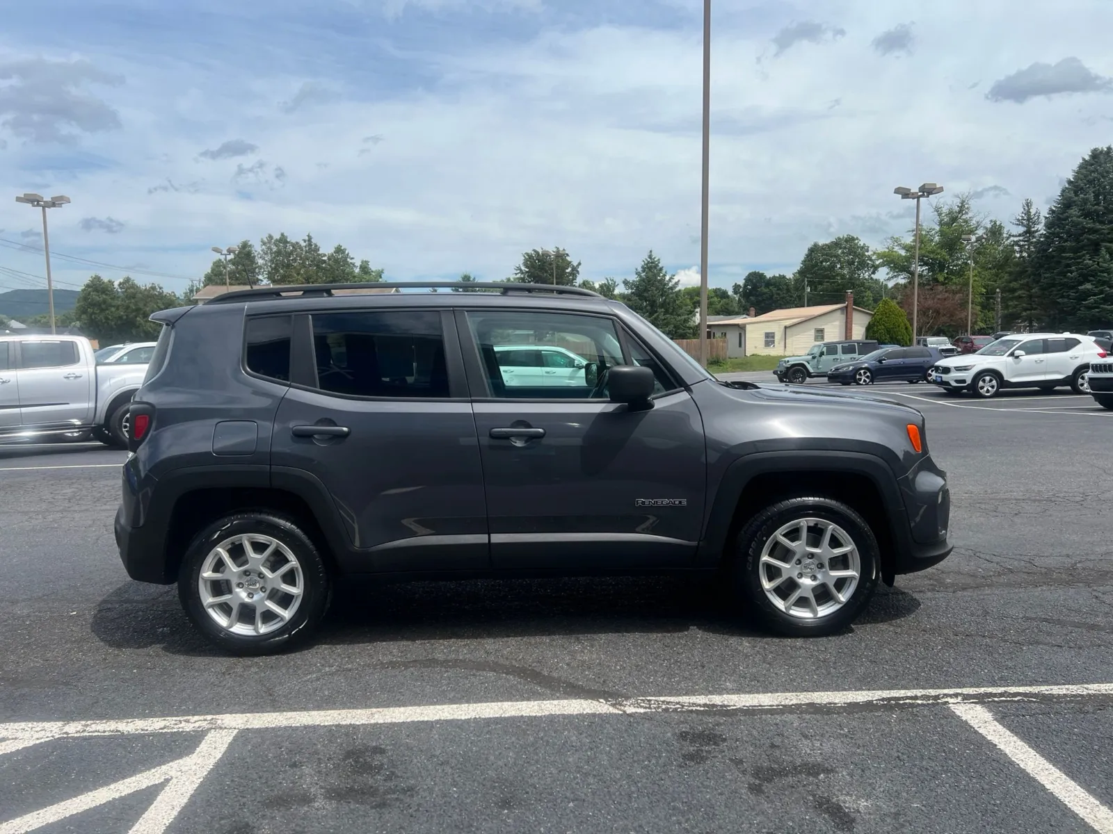 2022 Jeep Renegade Latitude — photo 7