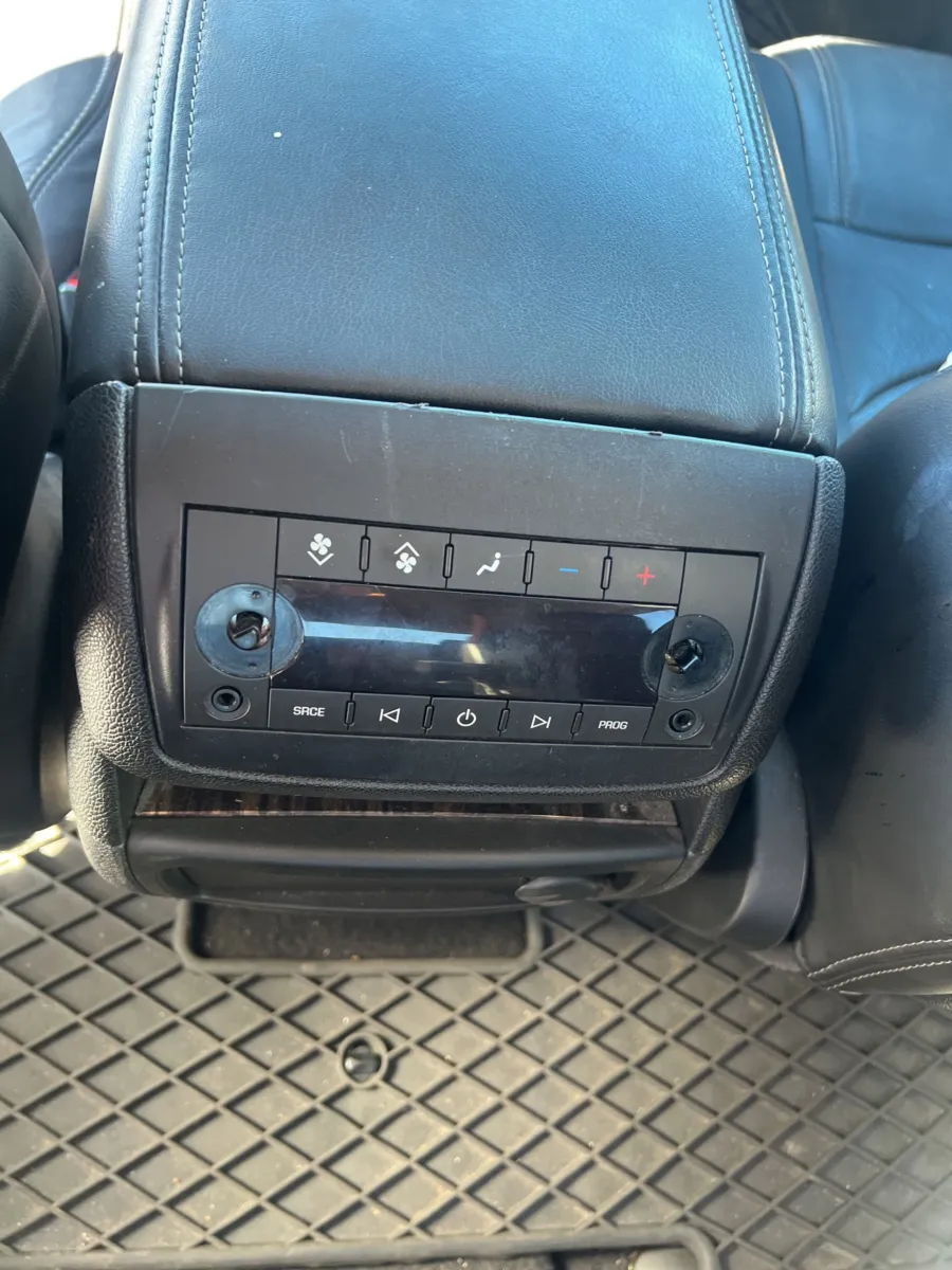 2013 GMC Acadia Denali — photo 23