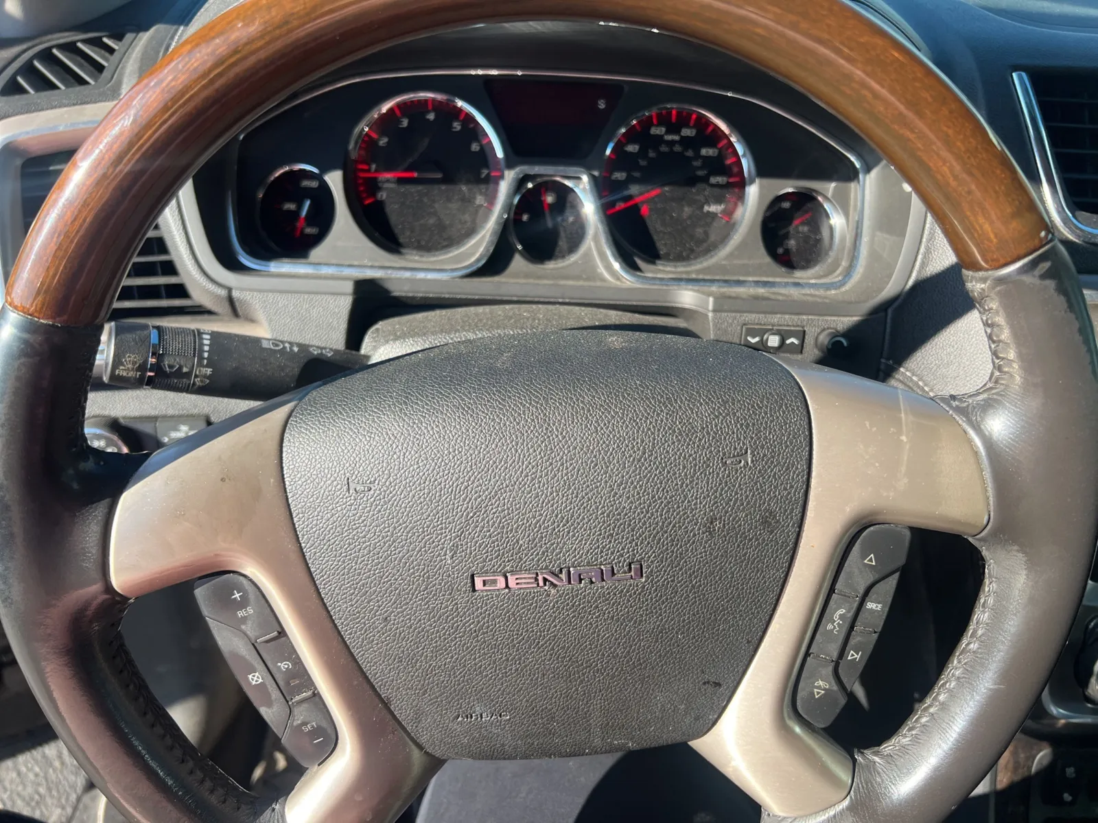 2013 GMC Acadia Denali — photo 11