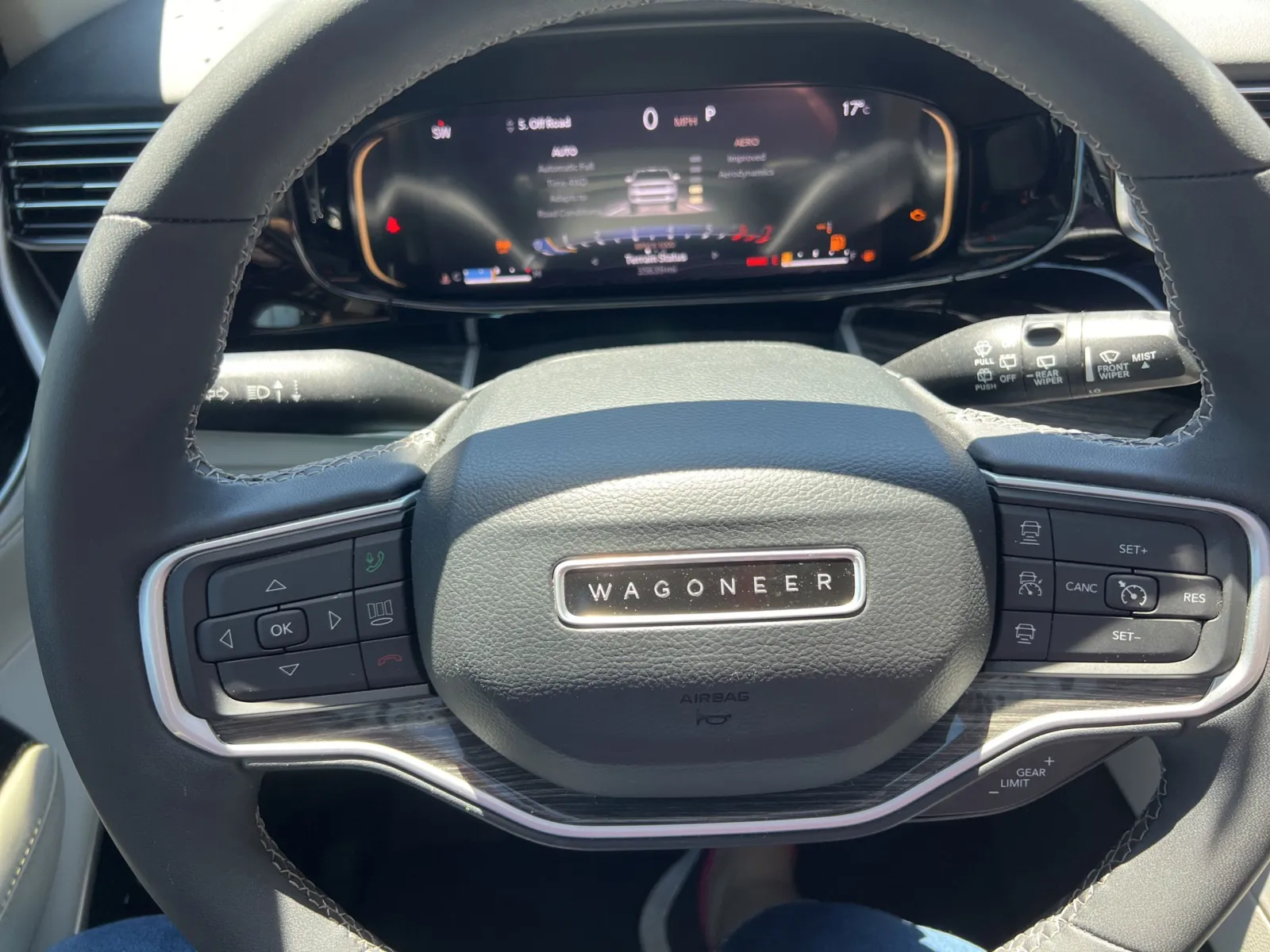 2022 Jeep Wagoneer Series III — photo 12
