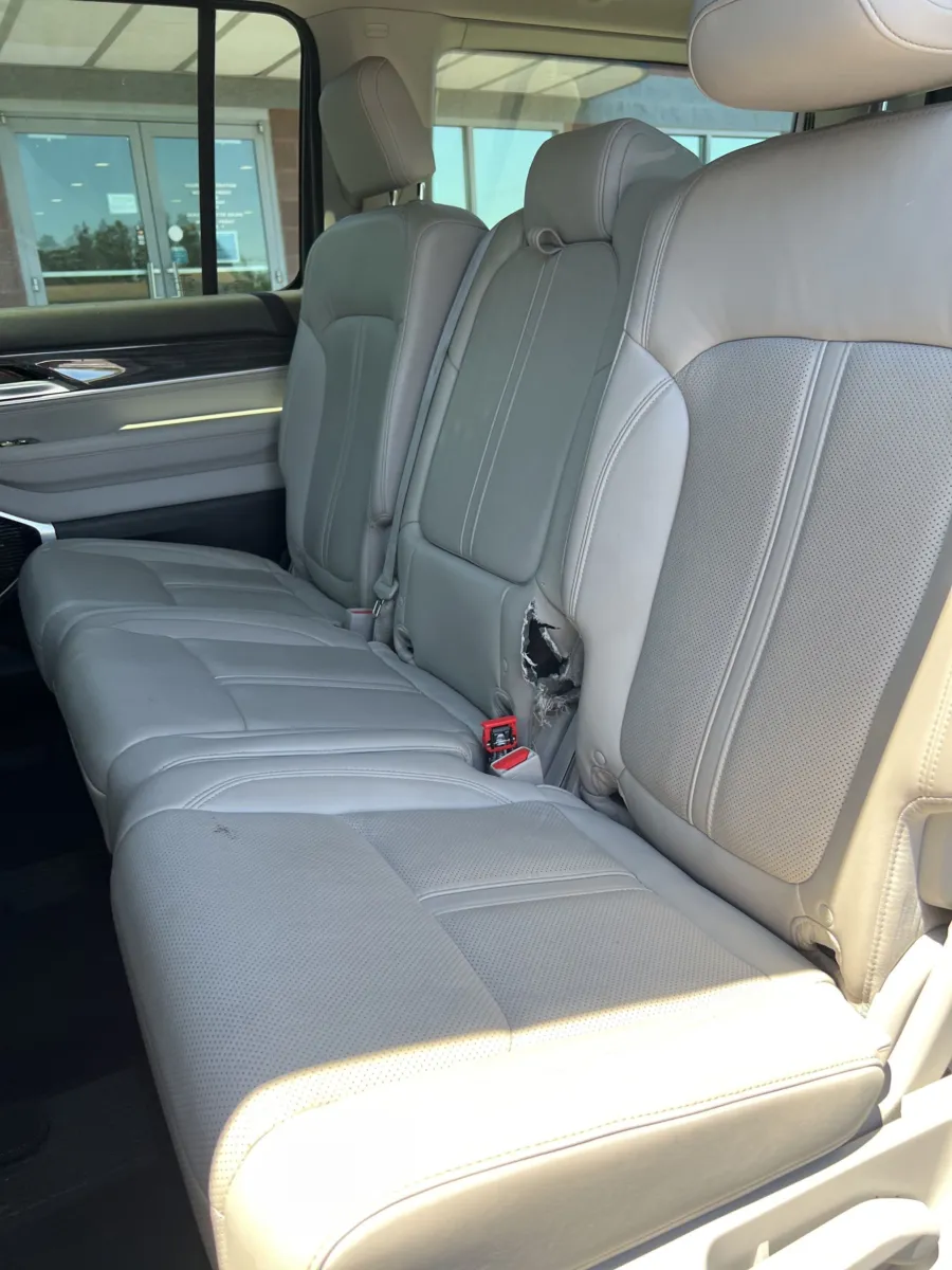 2022 Jeep Wagoneer Series III — photo 23