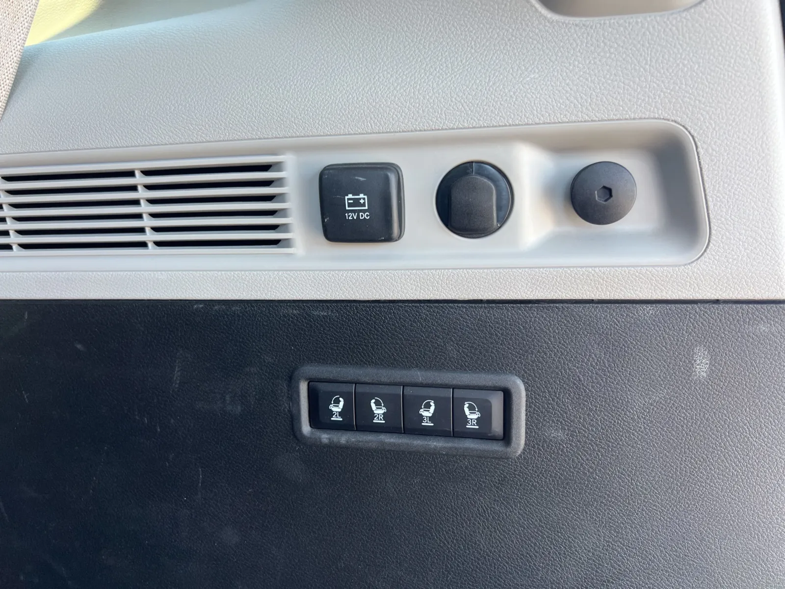 2022 Jeep Wagoneer Series III — photo 27