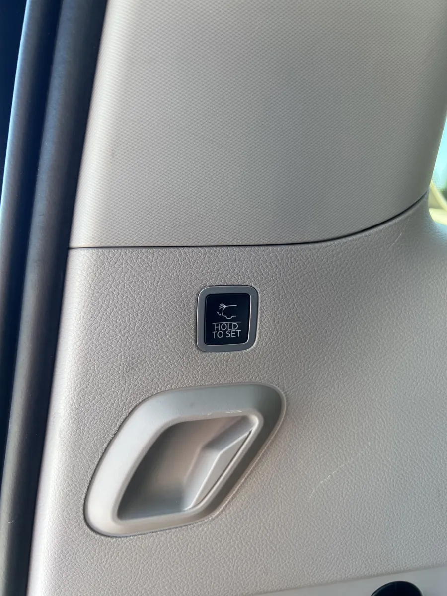 2022 Jeep Wagoneer Series III — photo 26