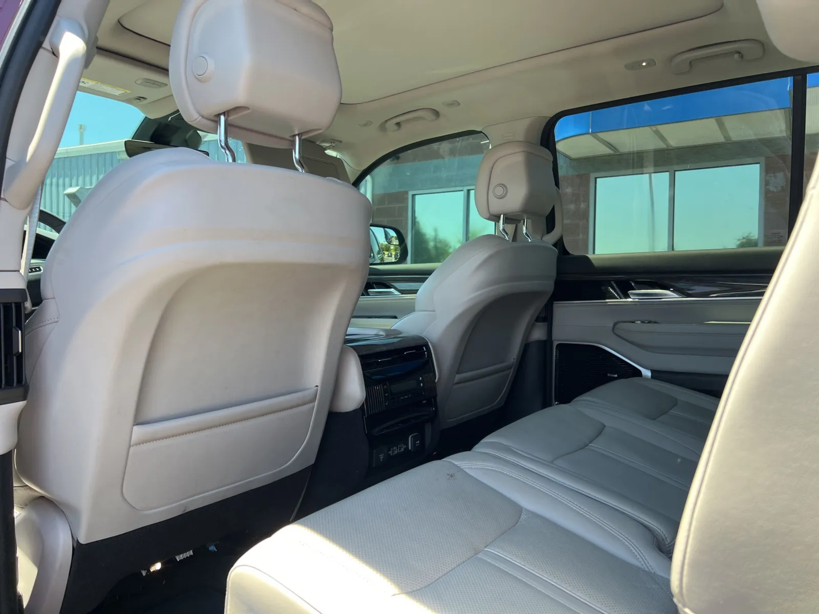 2022 Jeep Wagoneer Series III — photo 22