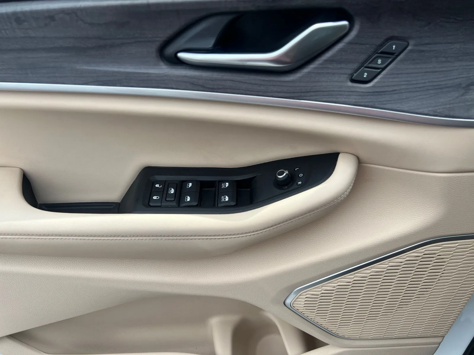 2022 Jeep Grand Cherokee L Limited — photo 24