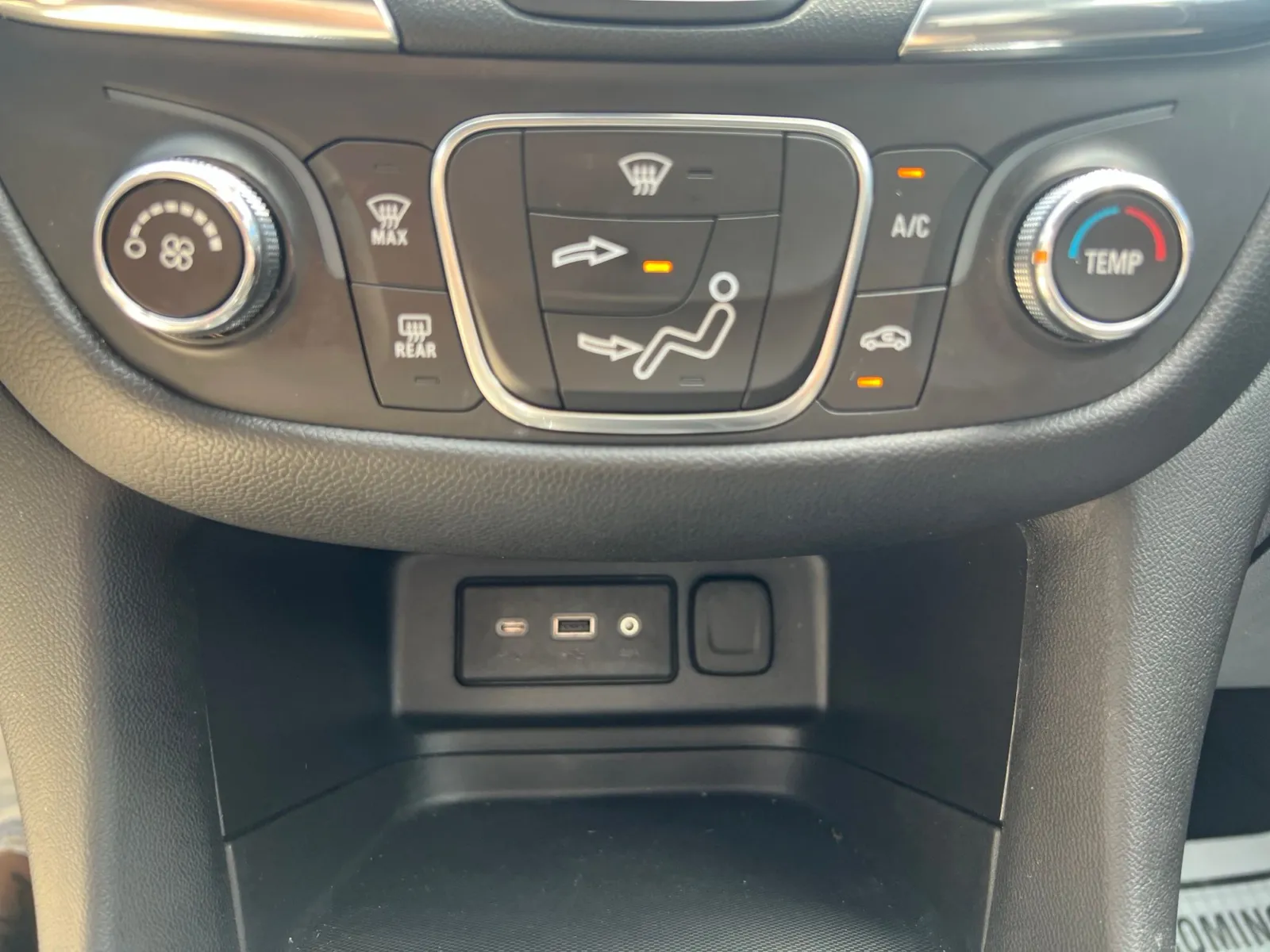 2019 Chevrolet Equinox LT — photo 17