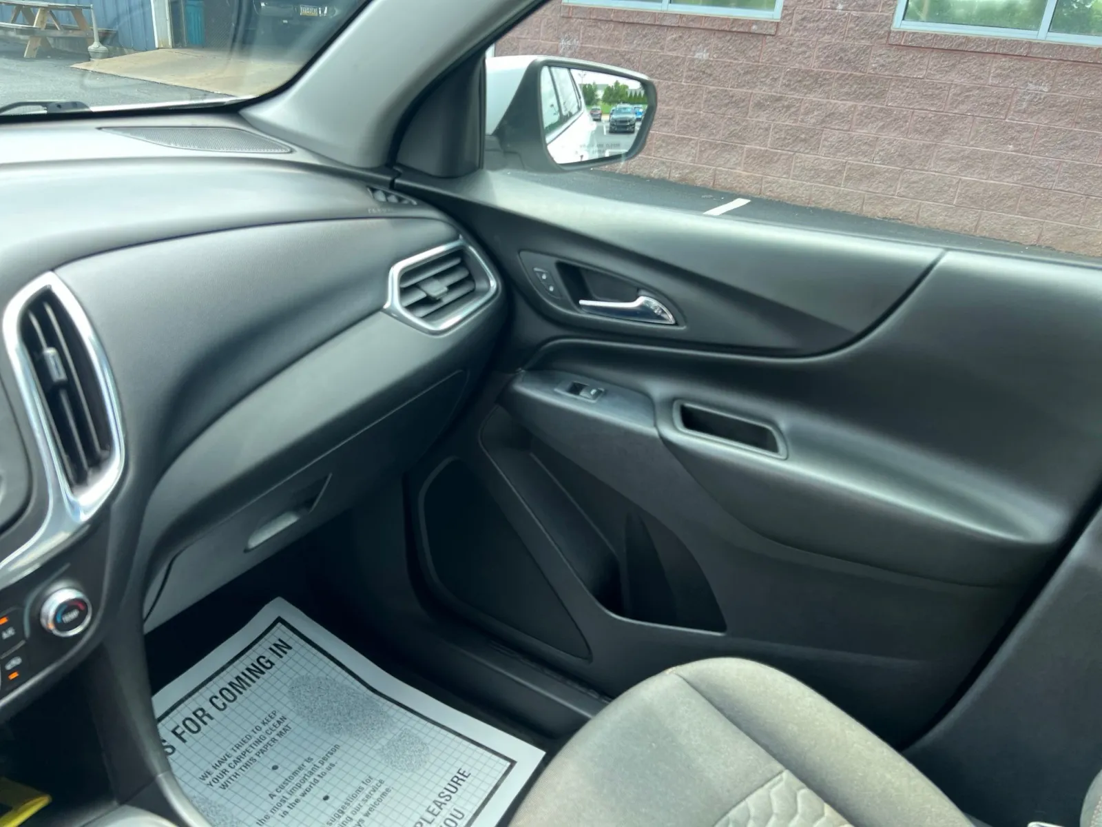 2019 Chevrolet Equinox LT — photo 11