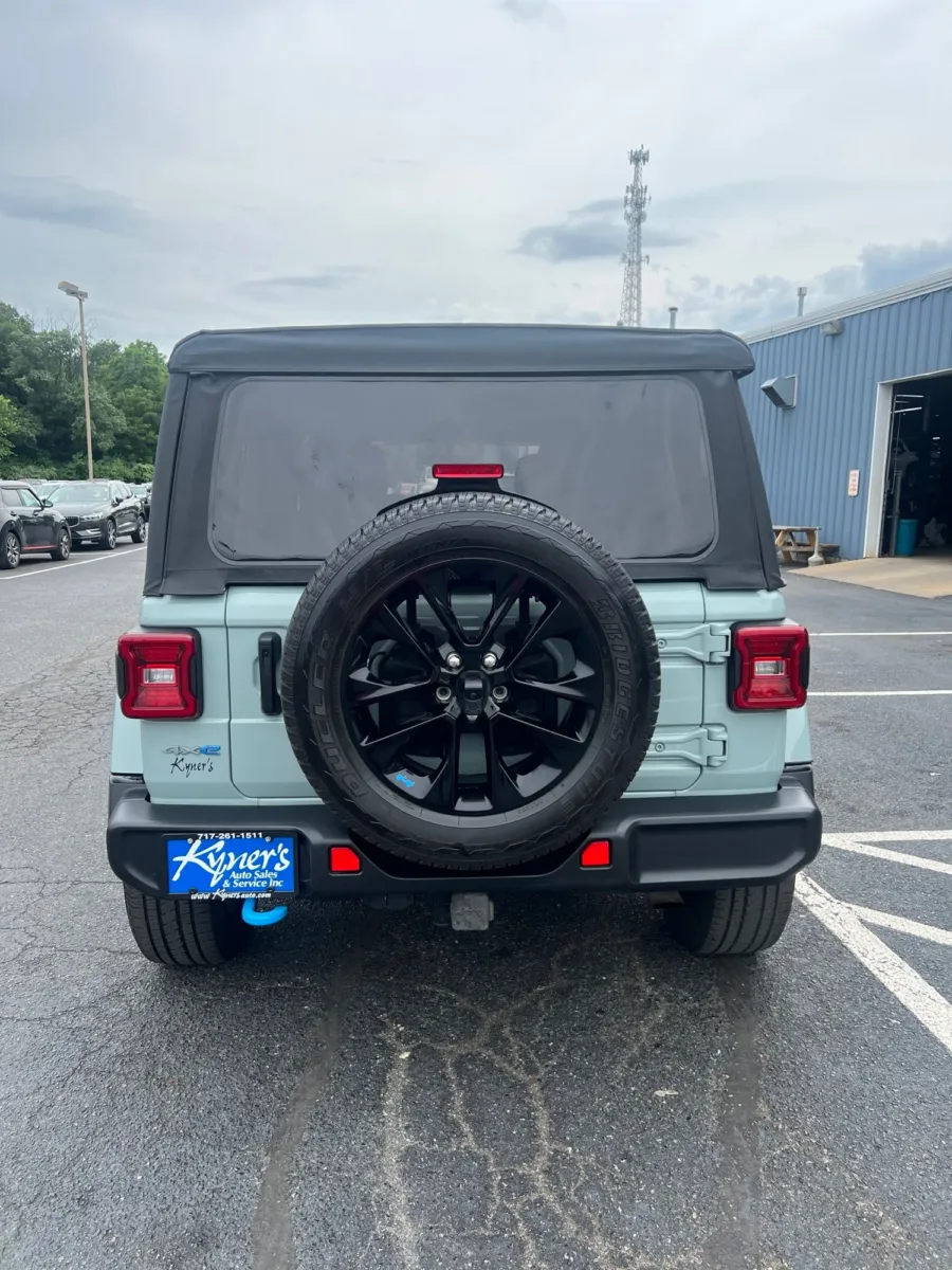 2023 Jeep Wrangler Sahara 4xe — photo 4
