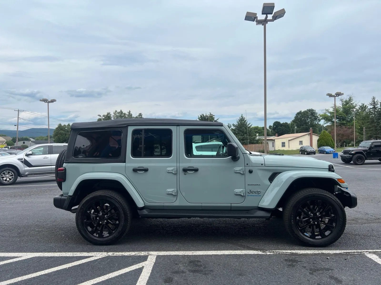 2023 Jeep Wrangler Sahara 4xe — photo 6