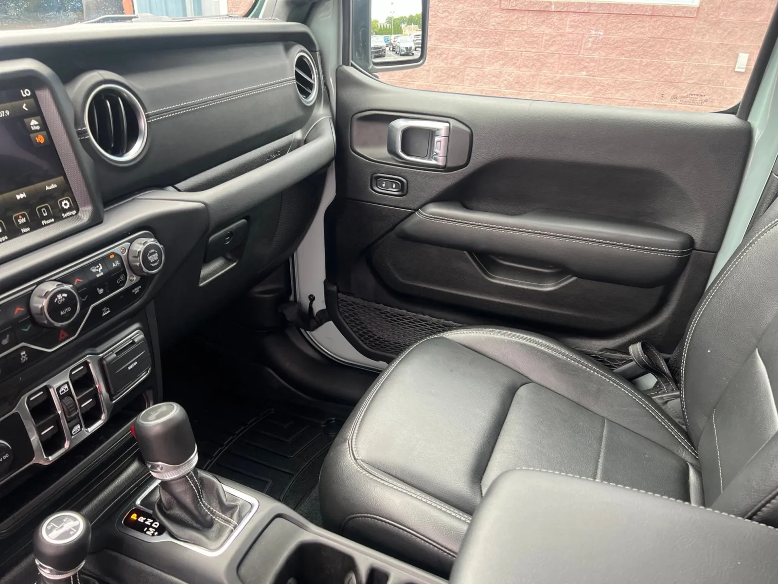 2023 Jeep Wrangler Sahara 4xe — photo 13