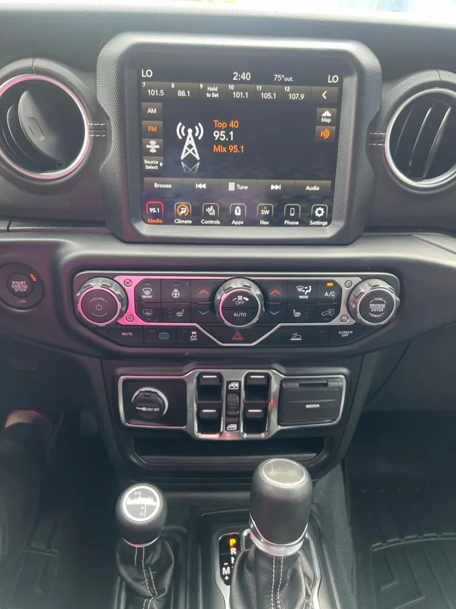 2023 Jeep Wrangler Sahara 4xe — photo 17