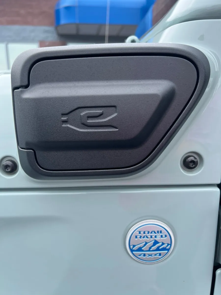 2023 Jeep Wrangler Sahara 4xe — photo 11