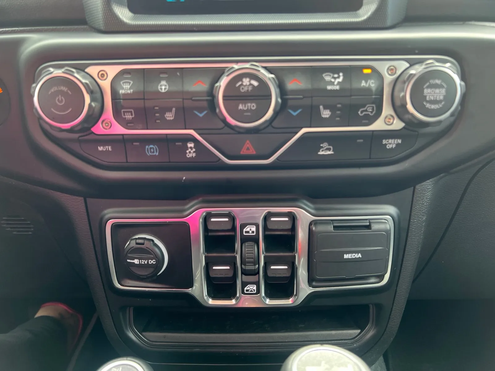 2023 Jeep Wrangler Sahara 4xe — photo 19