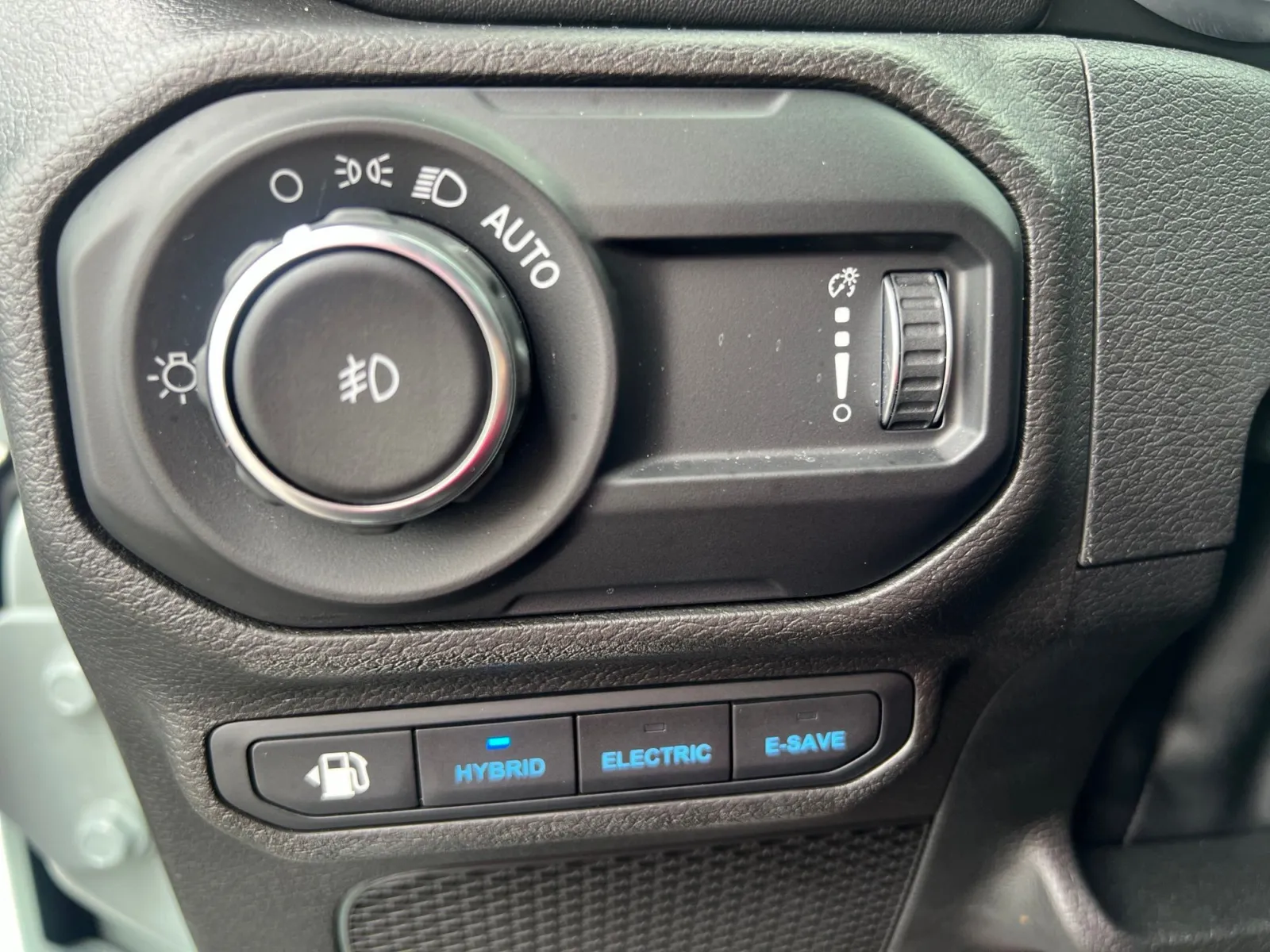 2023 Jeep Wrangler Sahara 4xe — photo 22