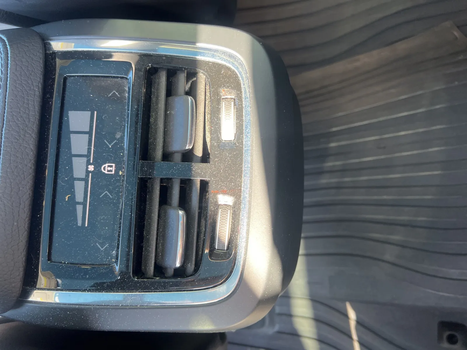 2018 Volvo XC90 T6 Momentum — photo 22
