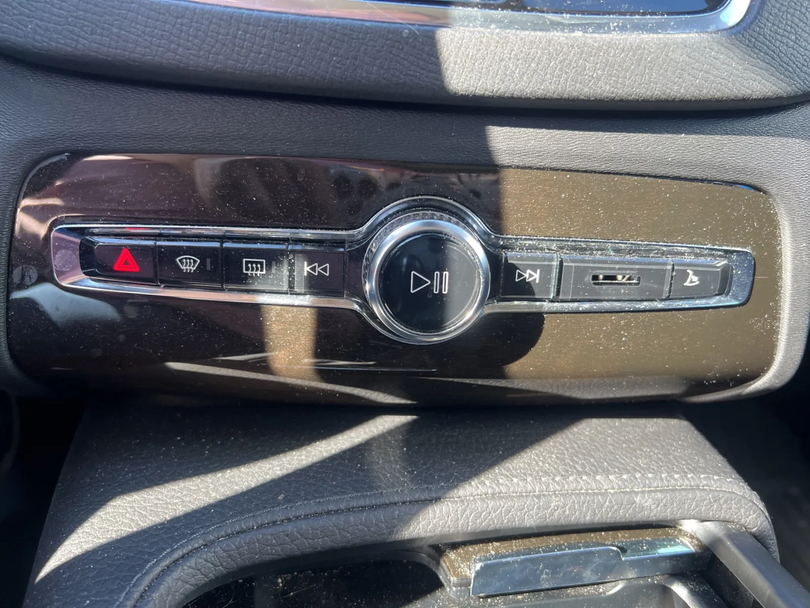 2018 Volvo XC90 T6 Momentum — photo 14