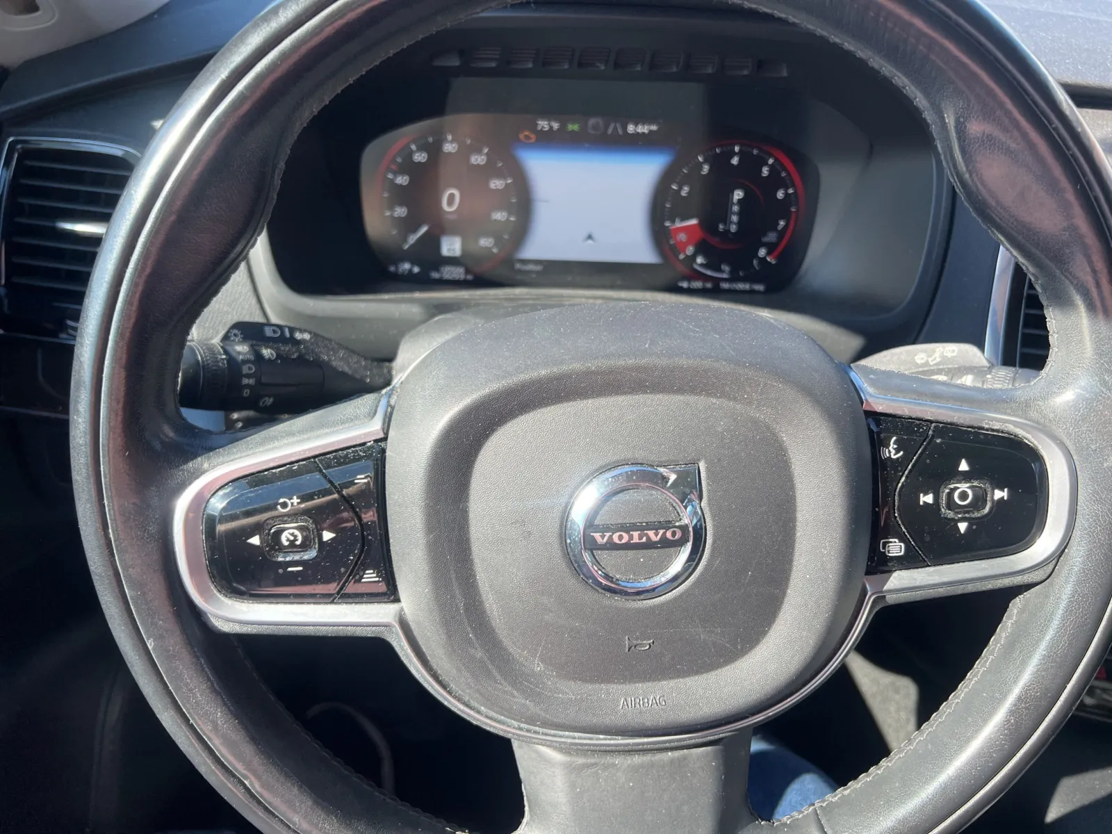 2018 Volvo XC90 T6 Momentum — photo 12
