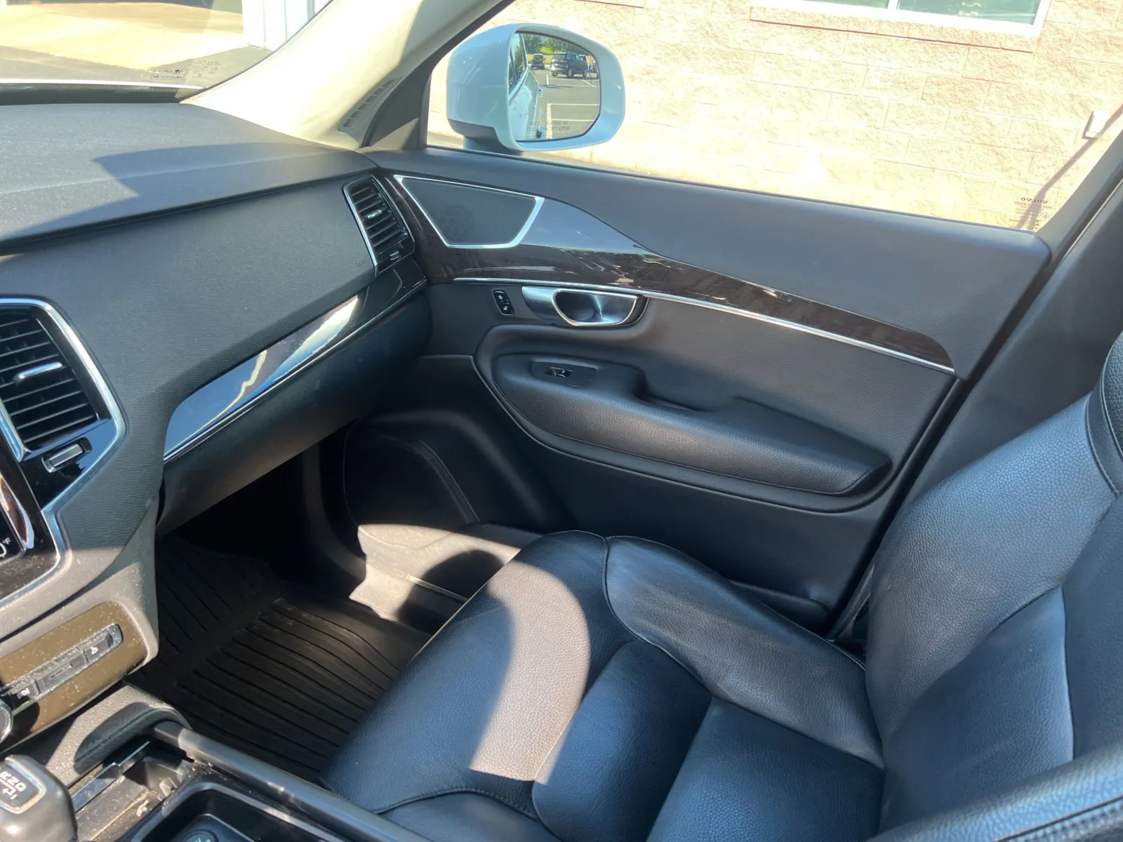 2018 Volvo XC90 T6 Momentum — photo 10