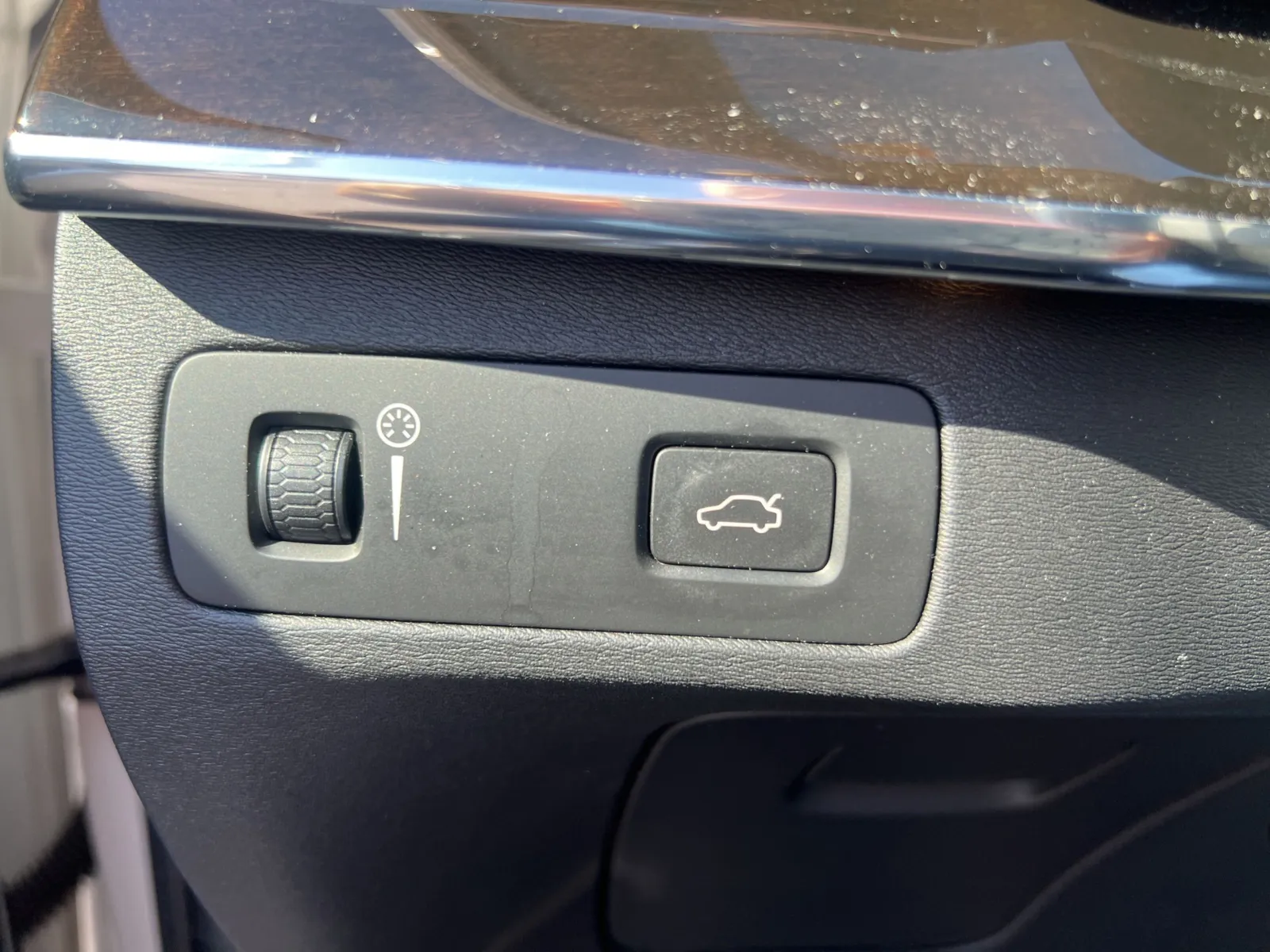 2018 Volvo XC90 T6 Momentum — photo 16