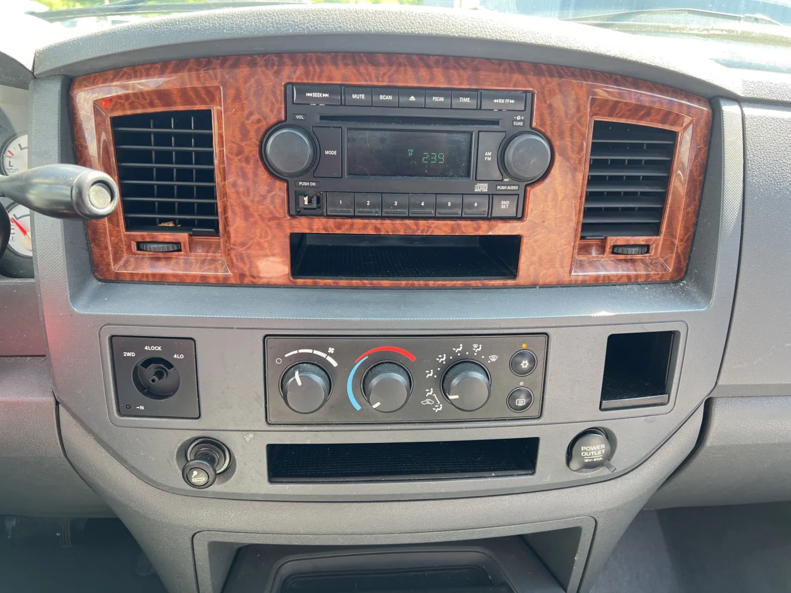 2006 Dodge Ram 1500 SLT — photo 13