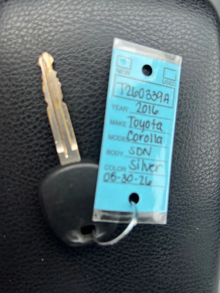 2016 Toyota Corolla L — photo 16