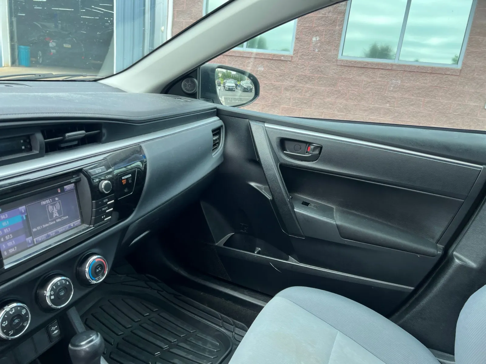 2016 Toyota Corolla L — photo 9