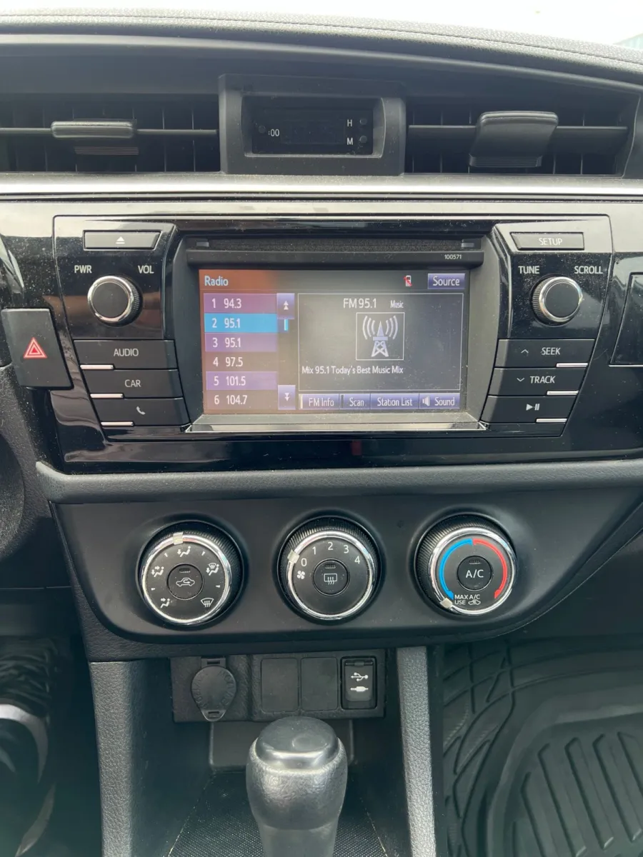 2016 Toyota Corolla L — photo 12