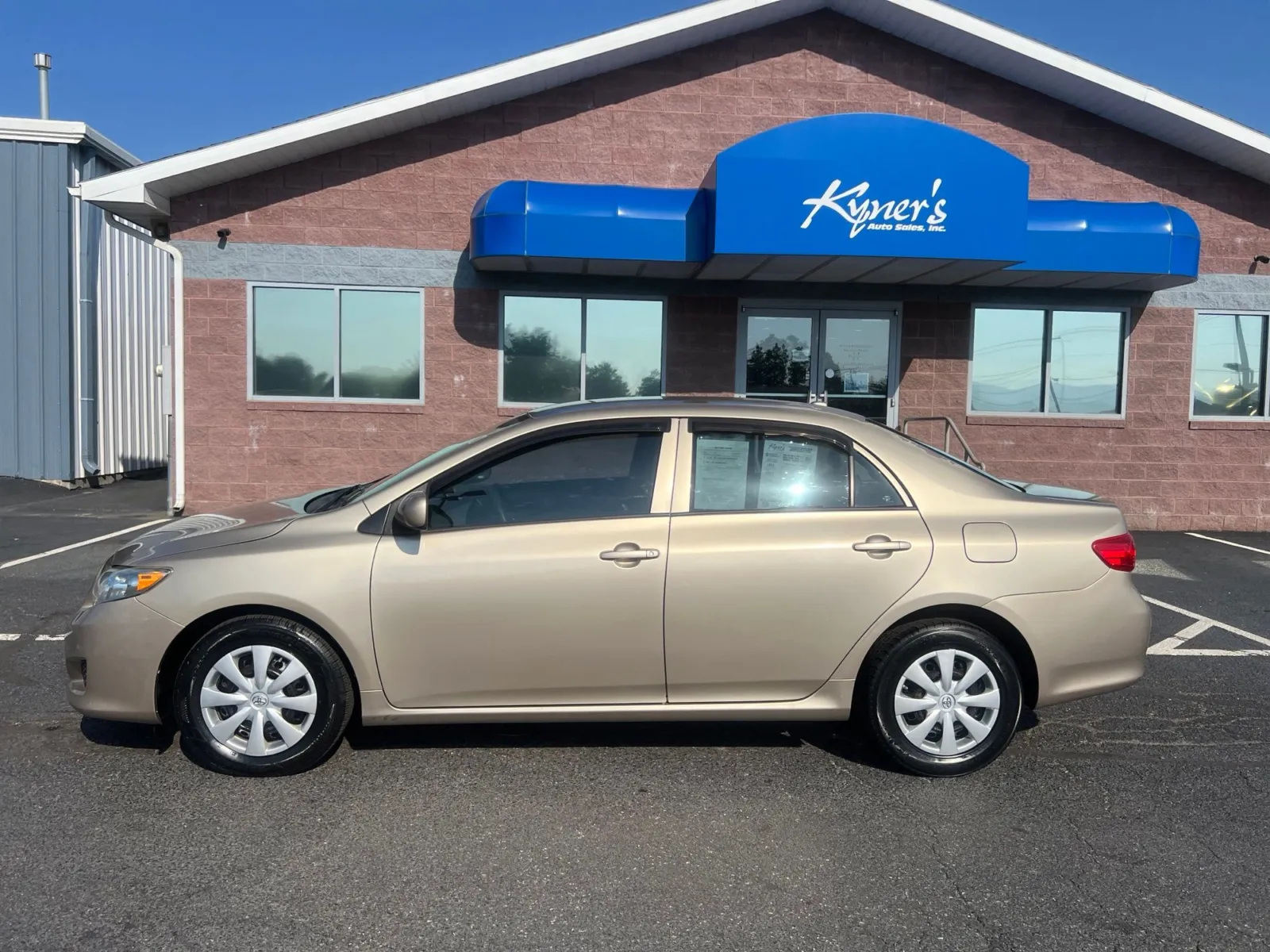 2010 Toyota Corolla LE — photo 2