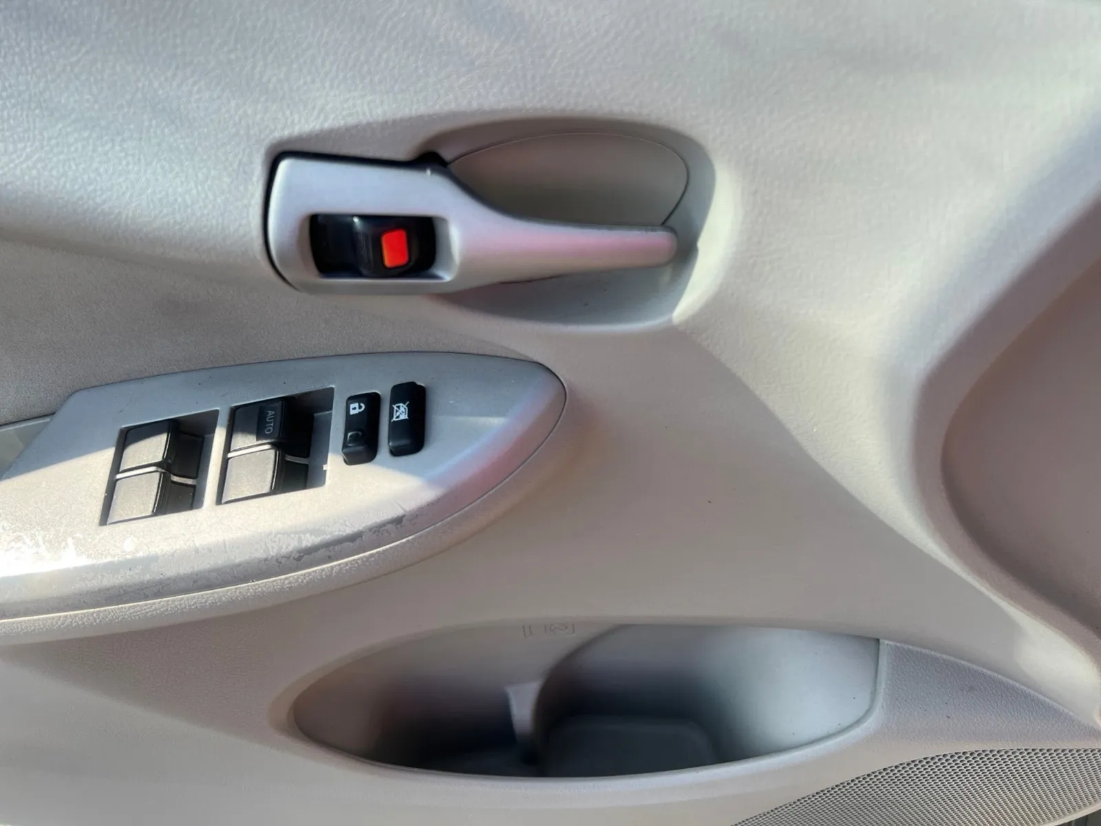 2010 Toyota Corolla LE — photo 18