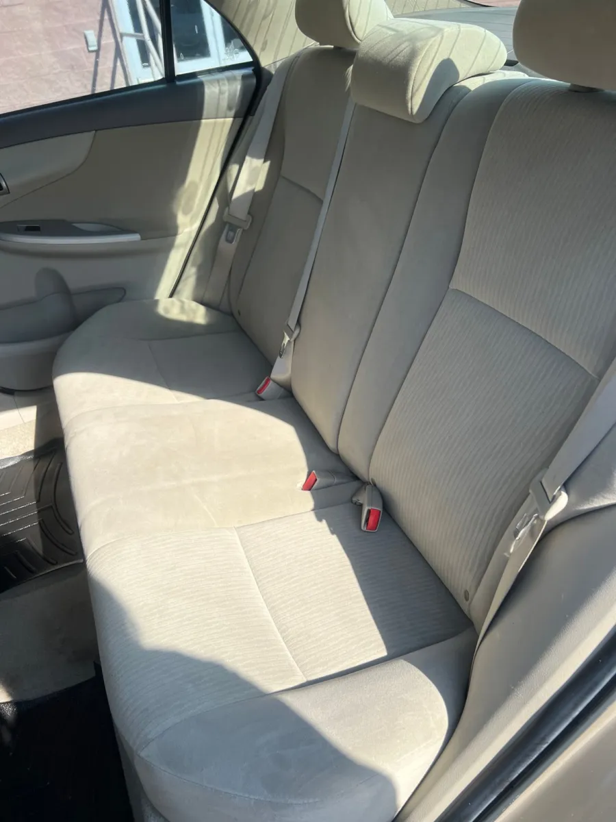 2010 Toyota Corolla LE — photo 21
