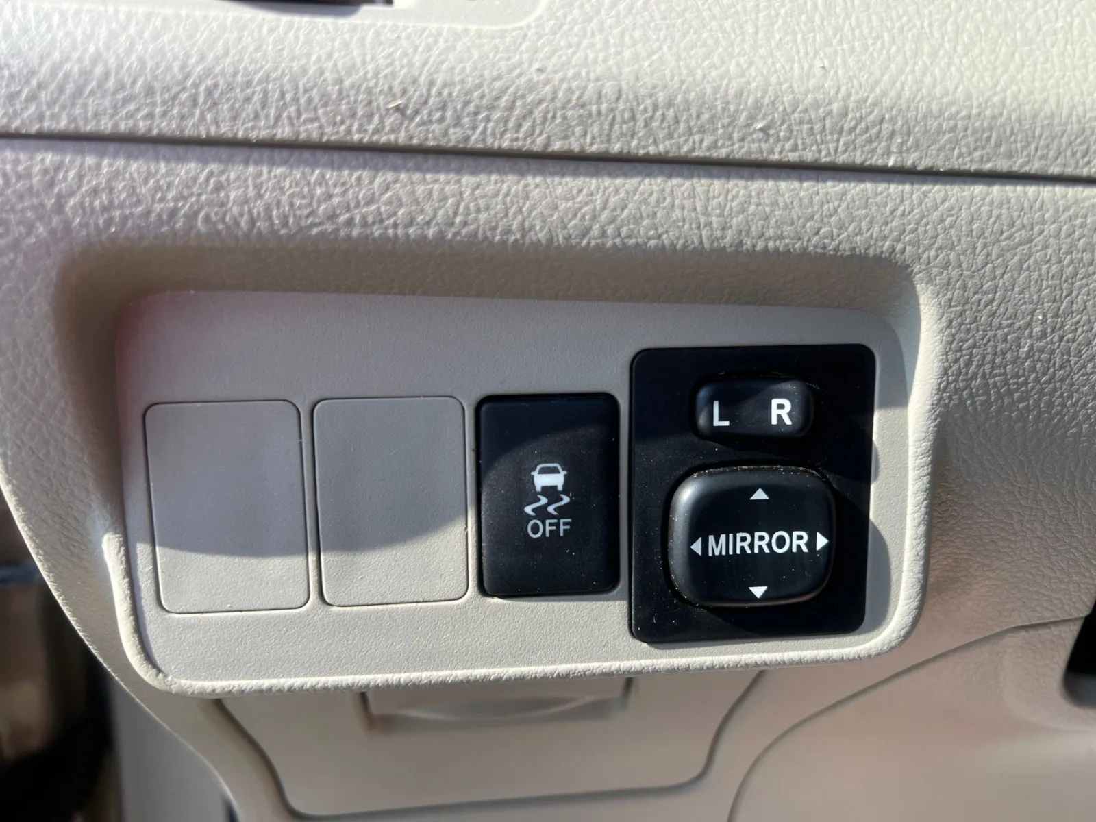 2010 Toyota Corolla LE — photo 17
